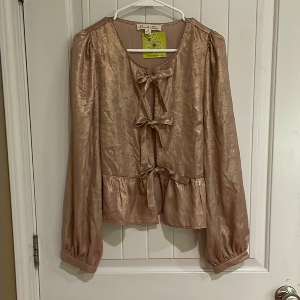 Vine and live Elegant Metallic gold Blouse with Bow Details size M NWT